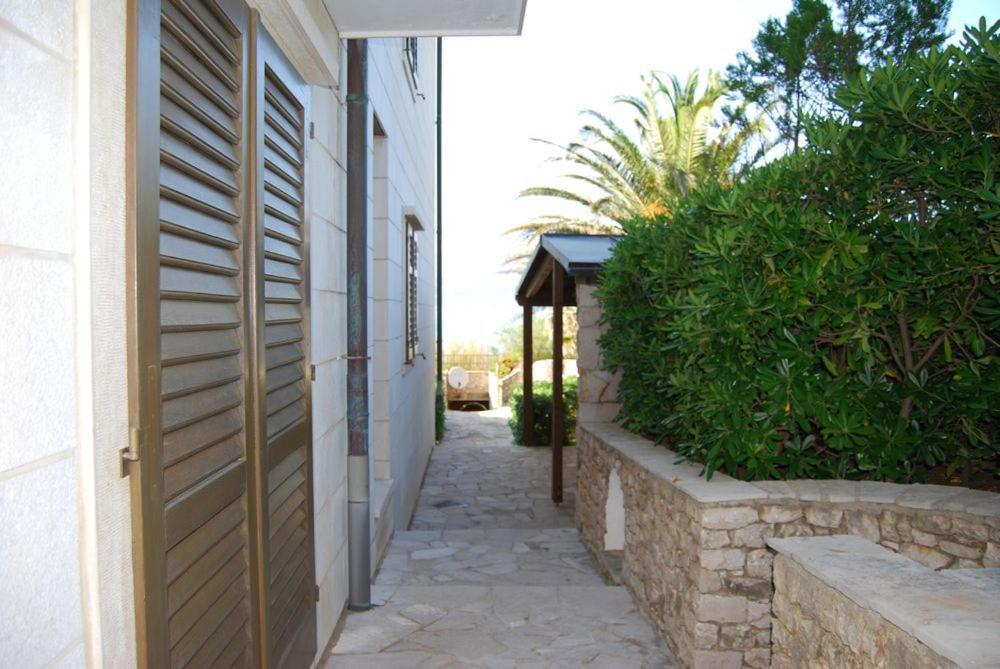 Apartmenthaus Punta **** Splitska Exterior foto